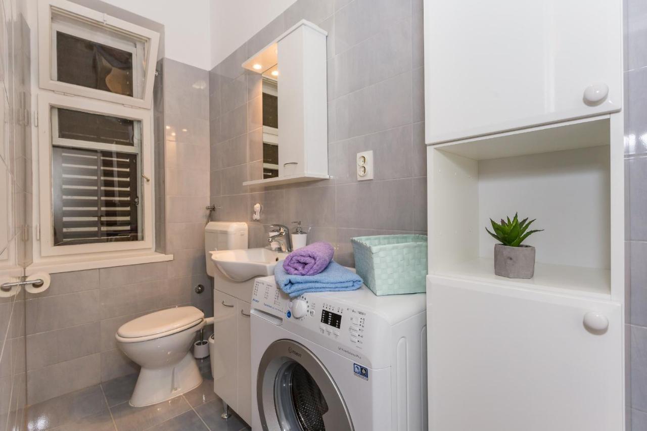 Comfortable Modern Studio With Shaded Patio สปลิท ภายนอก รูปภาพ