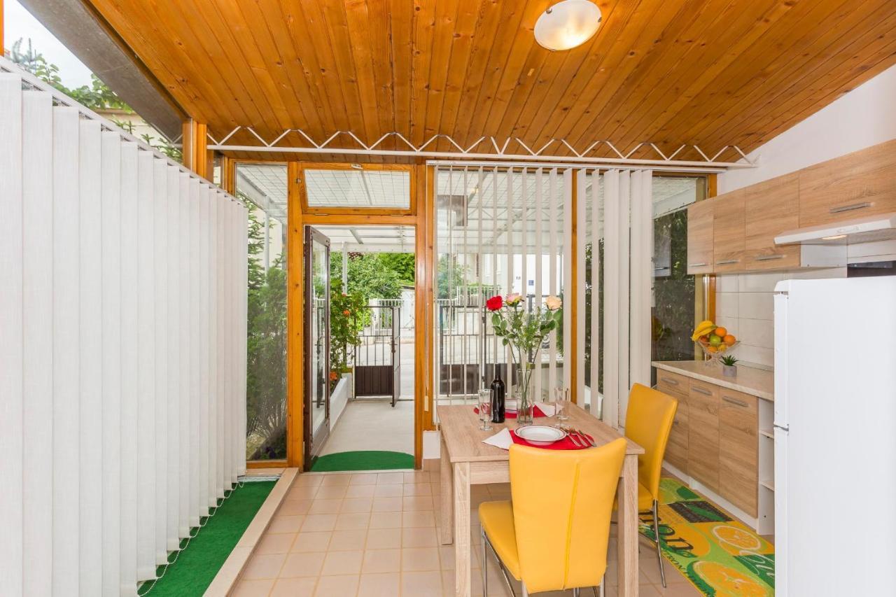 Comfortable Modern Studio With Shaded Patio สปลิท ภายนอก รูปภาพ