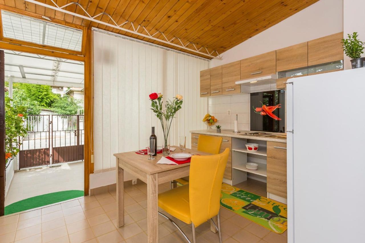 Comfortable Modern Studio With Shaded Patio สปลิท ภายนอก รูปภาพ