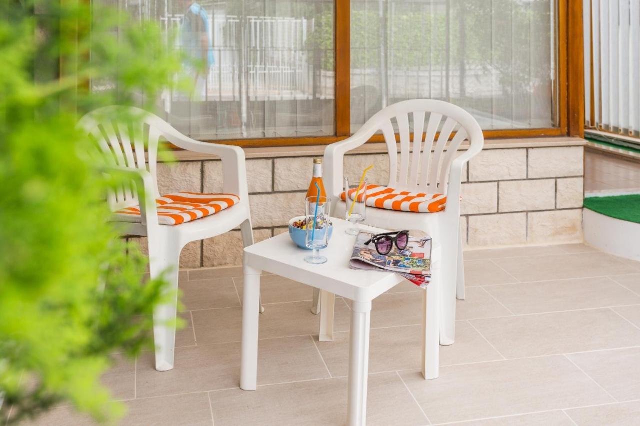 Comfortable Modern Studio With Shaded Patio สปลิท ภายนอก รูปภาพ